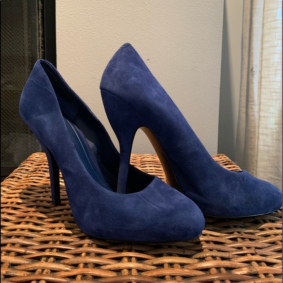 BCBG Gorgeous royal blue suede pumps, size 8.5 - Picture 5 of 6